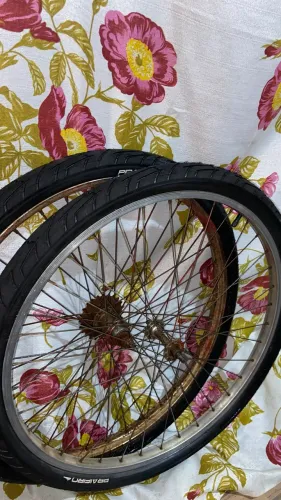 Par de pneus de bicicleta aro 26