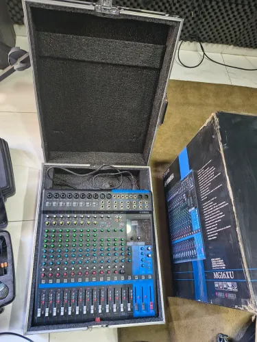 Mesa de som Yamaha