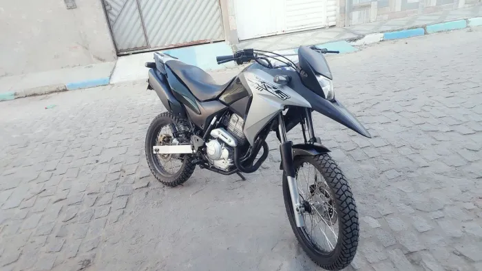 Vendo XRE 300 conservada