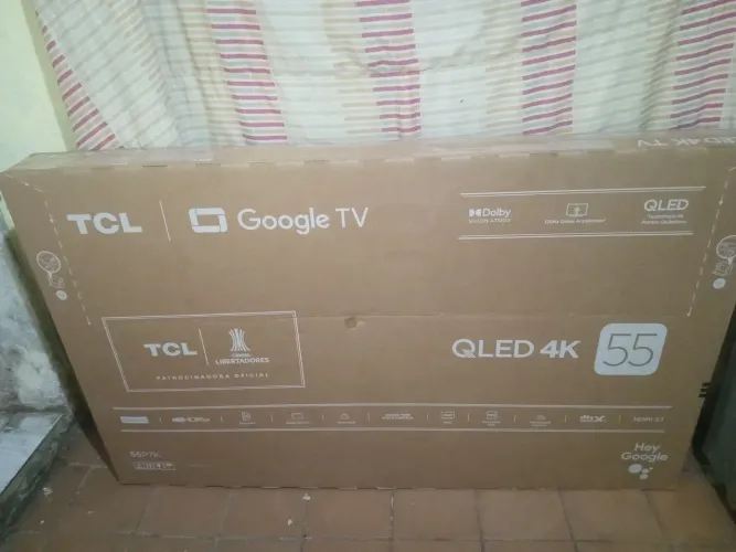 Tv TCL na caixa 