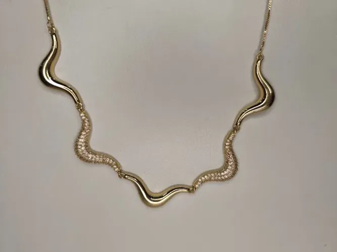 Colar orgânico liso e Cravejada com banho de ouro