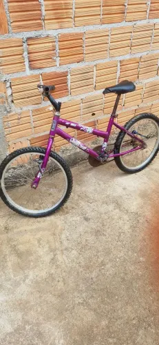 Vendo uma  Bicicleta infantil aro 20