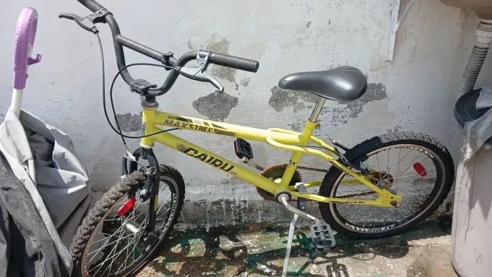  Bicicleta aro 20 seminovo.