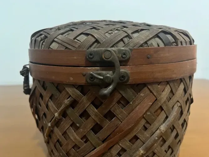 Bolsa artesanal oriental de bambu vintage