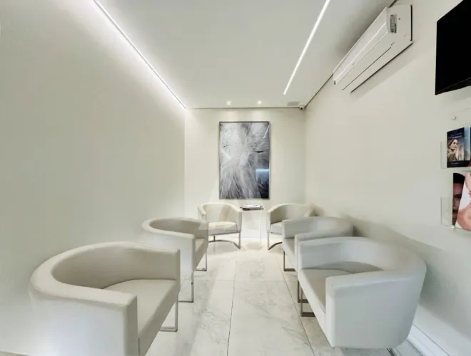 SALA COMERCIAL COM 102,82M² SEMI MOBILIADA NO BAIRRO CENTRO