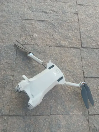 Drone djl mini 3 quebrado 