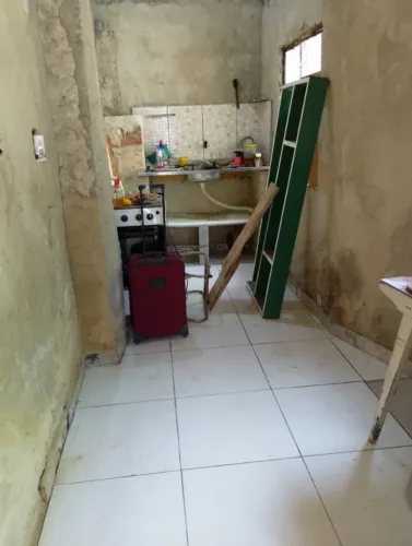 Uma casa e uma kit net,comunidade Santo André,bangu senador camará.