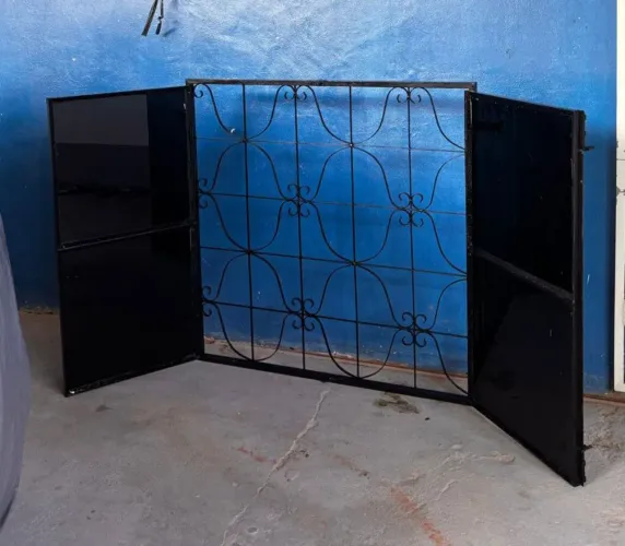vendo uma janela de metalon.