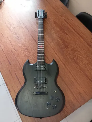 Guitarra SX sg pirate