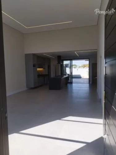 Indaiatuba - Casa Térrea à Venda 3 Suítes mais escritório em Condomínio Fechado