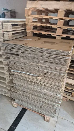 Caixas de papelão tamanho aproximado de uma caixa de ovo, entrega rápida com taxa.
