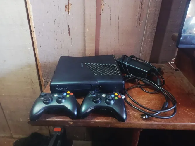 Vendo Xbox 360 slim 