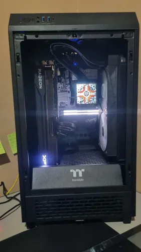 Gabinete Gamer Thermaltake The Tower 200