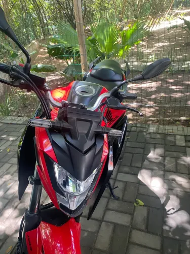 Vendo ou troco em repasse de carro moto muito nova