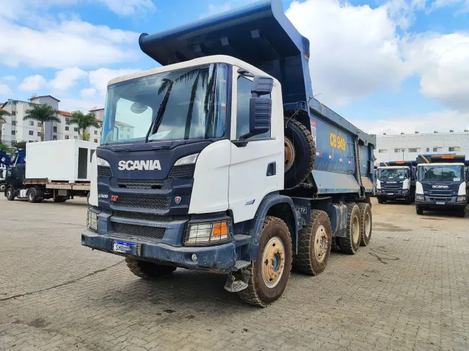 Scania XT G 500 8x4 caçamba