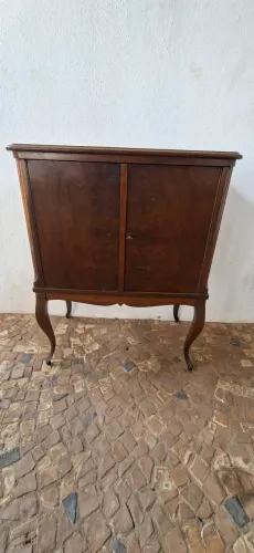 Cristaleira / Bar Antigo em Madeira com Espelho Interno - Estilo Clássico anos 40/50