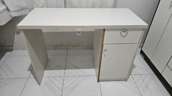 Escrivaninha / mesa de estudos