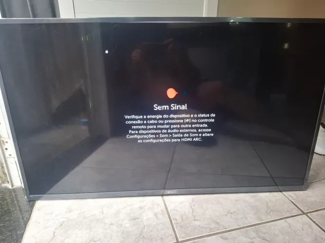 Tv LG 43 com tela quebrada. 