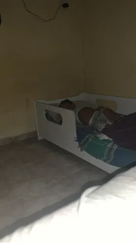Cama infantil montessoriana