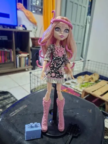 Monster High Viperine Gorgon - Boneca com Acessórios Temáticos de Maquiagem