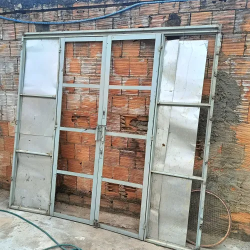 Porta de metal