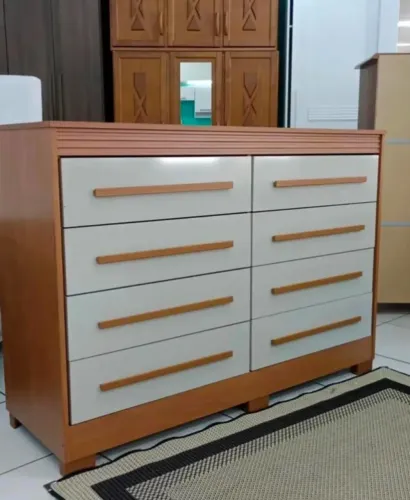 Comoda california 8 gavetas