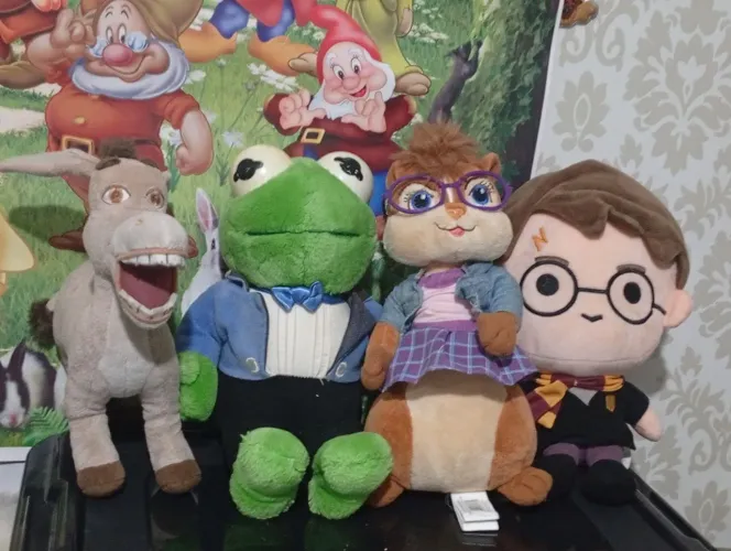 Lote pelúcias de desenhos
