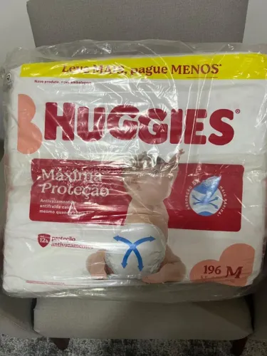 Fralda Descartável Huggies Máxima Proteção Tamanho M 196 unidades