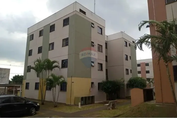 Vende Apartamento com 2 quartos em condominio