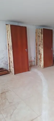 Vendo portas com portais e alisar