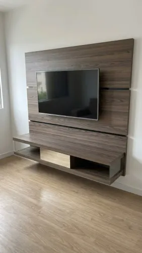 Painel de TV com gaveta espelhada - 1,80m x 1,60m