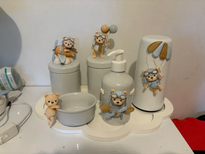 Kit higiene bebê em porcelana e biscuit