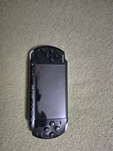 Vendo PSP 3000 praticamente novo.