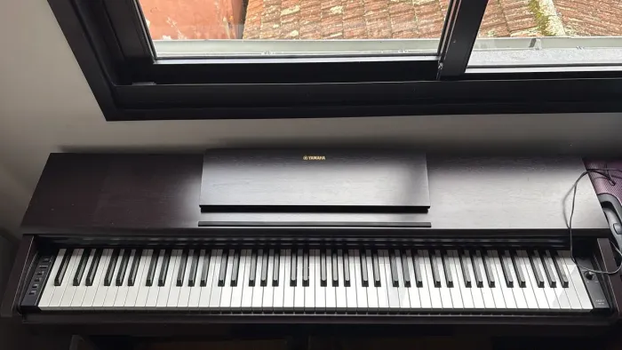Piano Digital YDP-144 ARIUS