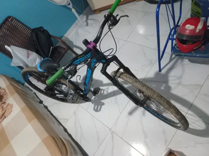 Vendo bike aro 29" em ótimas condições só pegar e andar precisa apenas regular os frios