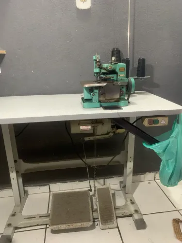 Máquina de costura - Overlock Chinesinha