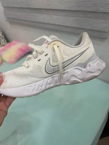 Tênis Nike Renew Branco - Feminino