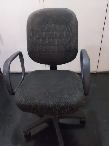 Cadeira giratória conforto e segurança