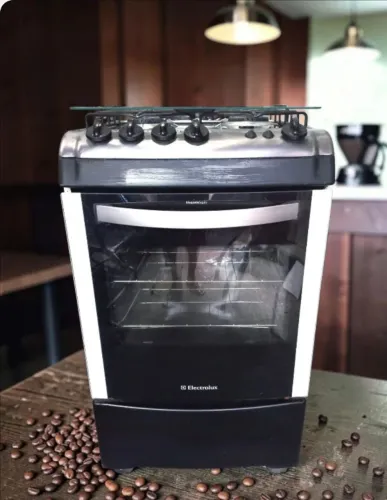 Lindo Fogão Electrolux Automático com luz no Forno de 4 Bocas. (Quem vê compra)..