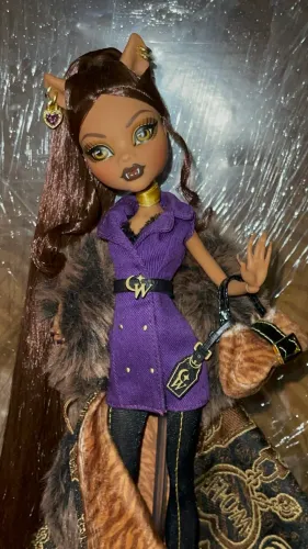 Monster high clawdeen Wolf house of Wolf