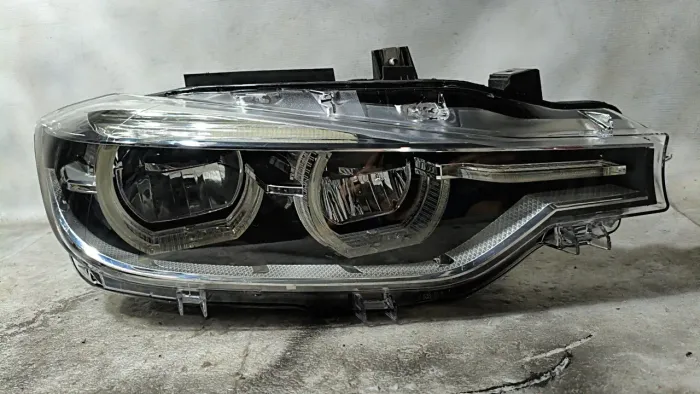 Farol BMW 320i 2018 original 