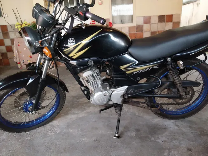 Vendo Moto Yamaha YBR 125 Preta