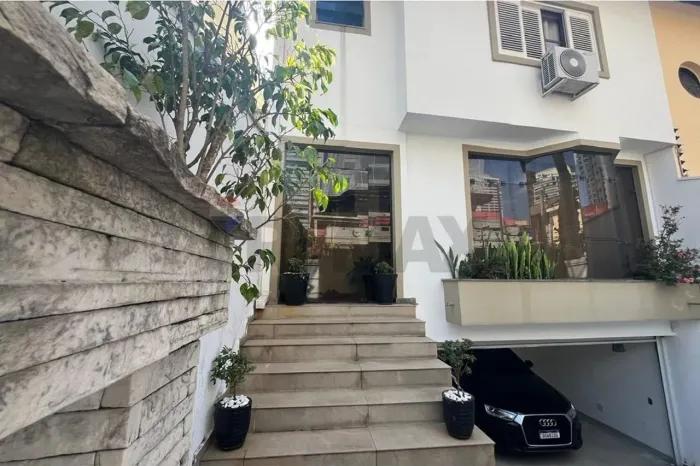 Casa para venda em Jardim Vila Mariana com 3 quartos, sendo 3 suítes, 196m²