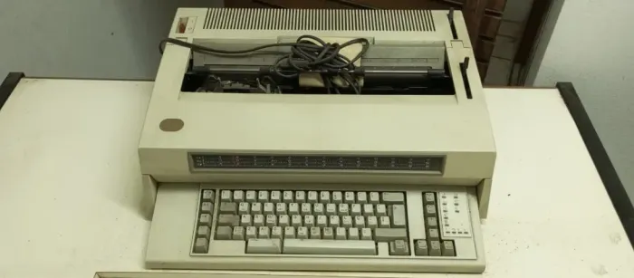 Máquina de Escrever Elétrica - IBM 6783