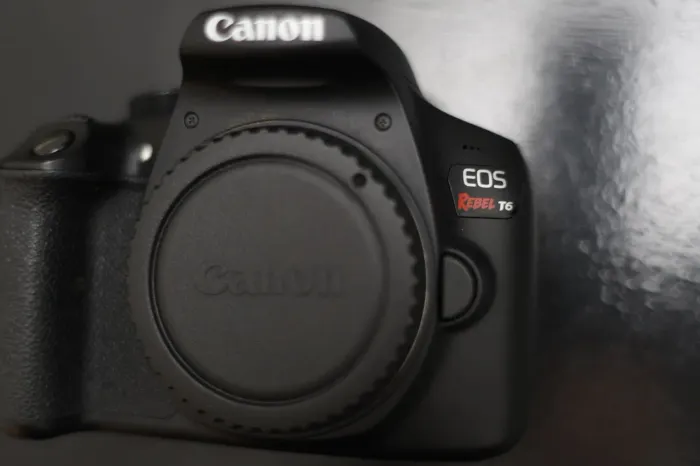Câmera Canon t6 corpo somente com 15 mil clicks