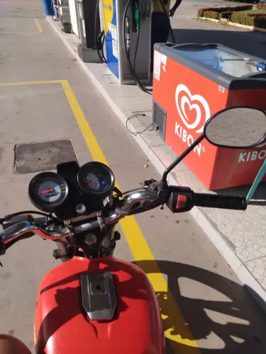 Vendo moto, wuyang 125... moto muito boa motor inchuto moto muito boa 