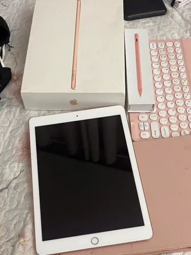 iPad 6ª Geração Rose Gold + Caneta WB + Teclado + Capa (Kit Estudos Completo)