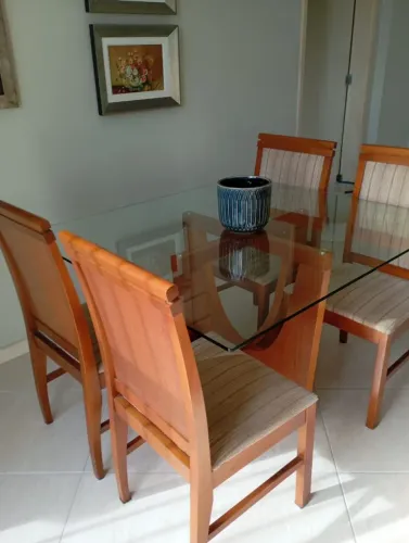 Mesa de vidro com cadeiras p/4 pessoas