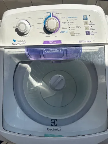 Máquina de lavar Eletrolux 10,5 kg usada
