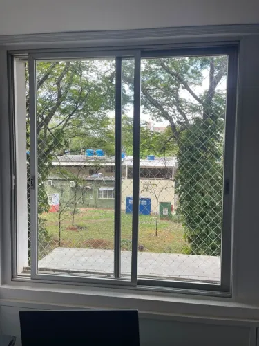 Rede de proteção e tela mosquiteiro
